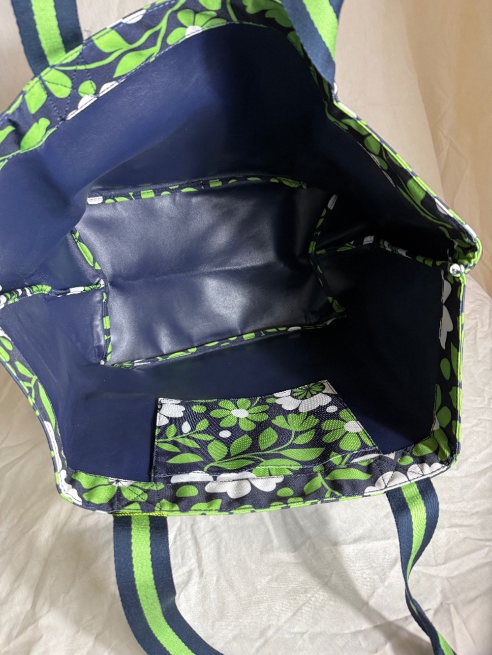 Vera Bradley Navy & Green Floral Large Tote Bag NWT - Picture 2 of 5